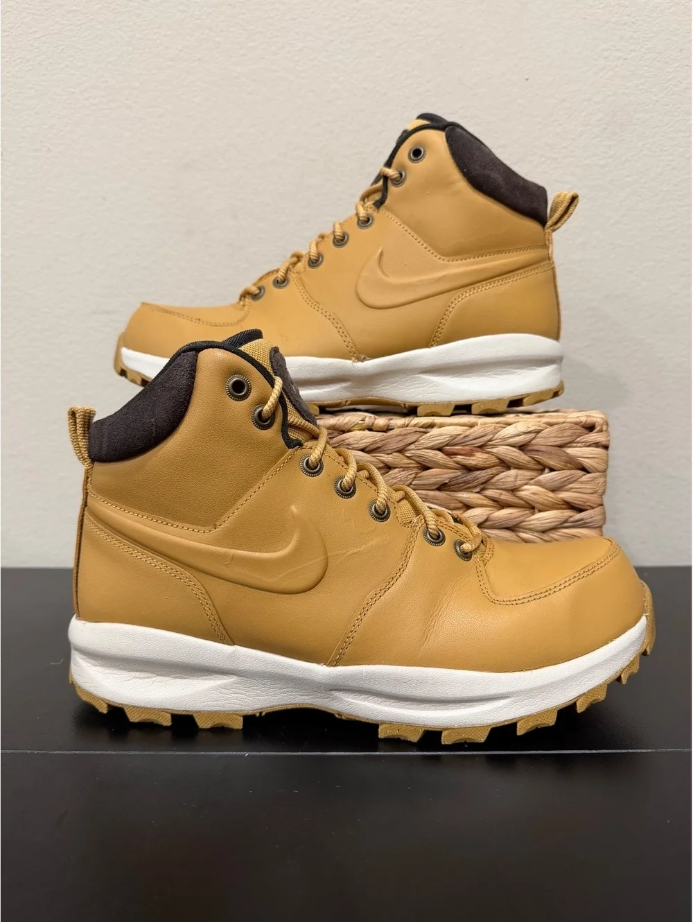 Size 9.5 - Nike Manoa Leather “Haystack”